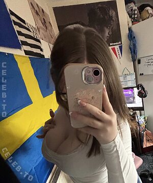 1nsah3 Nude Leaked Photo #25