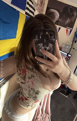 1nsah3 Nude Leaked Photo #27