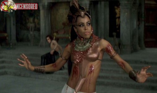 Aaliyah leaked photo #4