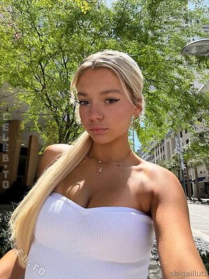 Abigail Lutz Nude Leaked Photo #74