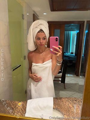 Abigail Lutz Nude Leaked Photo #314