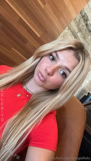 Abigail Lutz Nude Leaked Photo #378