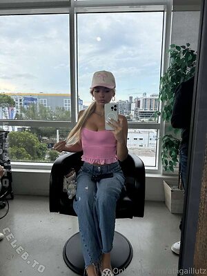 Abigail Lutz leaked photo #400