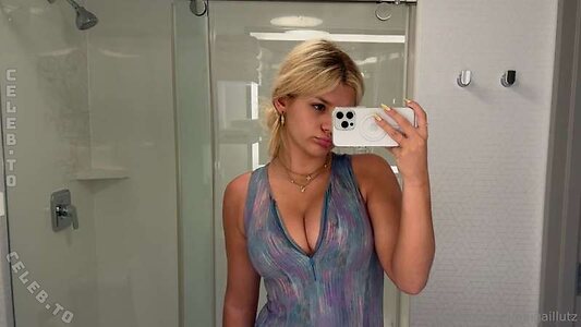 Abigail Lutz leaked photo #404