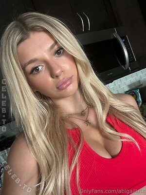 Abigail Lutz leaked photo #421
