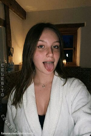 Abmelkerin Nude Leaked Photo #2