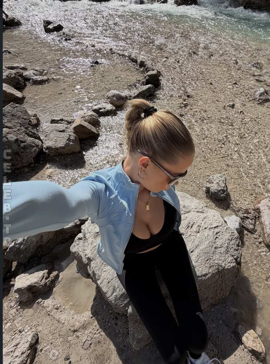 actuallyyhelen photo