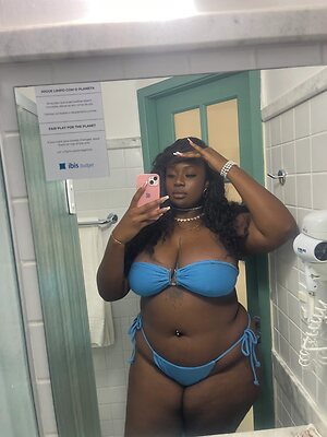 Adaobi Chaves leaked photo #7