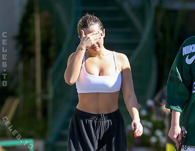 Addison Rae Nude Leaked Photo #98