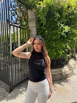 Adelina Noellee photo