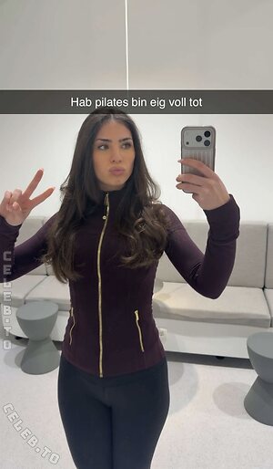 Adelina Noellee photo