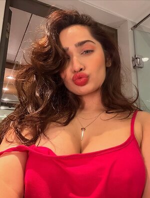 Aditi Mistry leaked photo #69