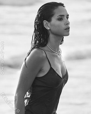 Adria Arjona photo