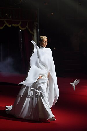 Adriana Karembeu leaked photo #10