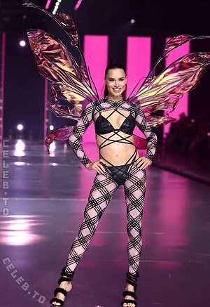 Adriana Lima leaked photo #99