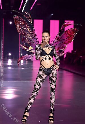 Adriana Lima leaked photo #101