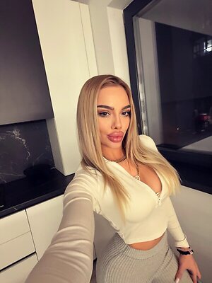 adriana.11177 leaked photo #17