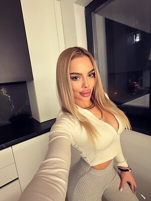 adriana.11177 leaked photo #18