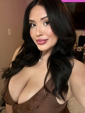 Adriannaledesma leaked photo #2