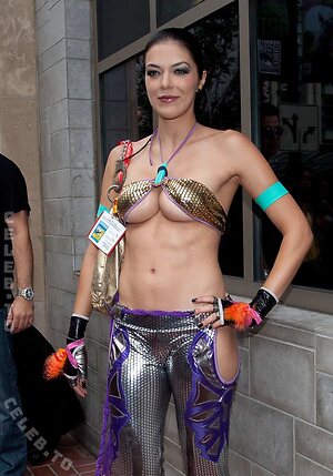 Adrianne Curry Nude Leaked Photo #3