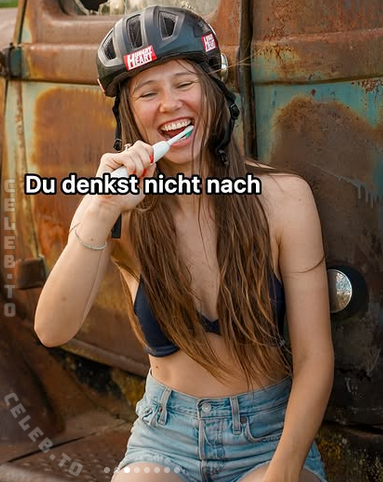 Affe auf Bike photo
