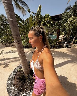 Aimee Cringle leaked photo #17