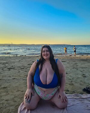 Aimee T's leaked photo #4