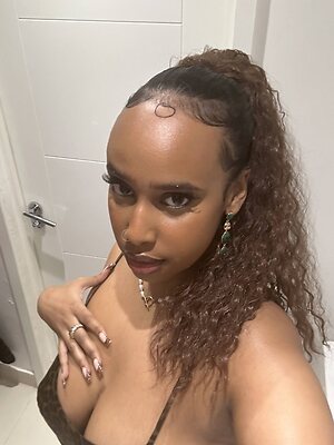 Aisha leaked photo #8