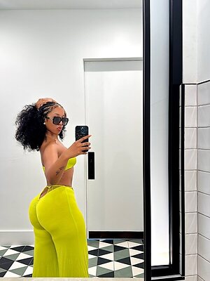 AishaaaMarie leaked photo #9