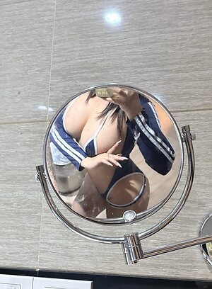 AJ leaked photos