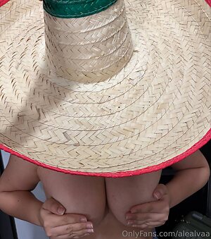 AleAlVa leaked photo #5