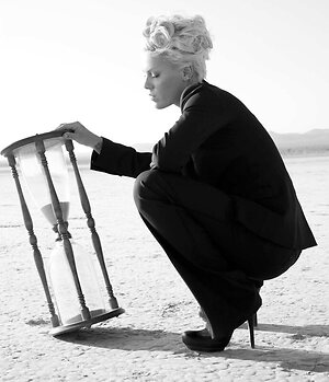 Alecia Beth Moore leaked photo #5
