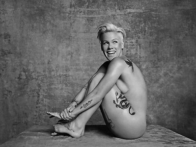 Alecia Beth Moore leaked photo #7