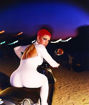 Alecia Beth Moore leaked photo #8