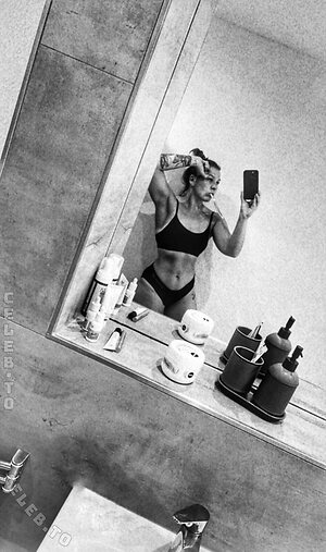 Aleeeeena_official photo