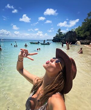 Alessandra Ambrosio photo