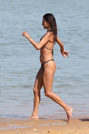 Alessandra Ambrosio Nude Leaked Photo #676