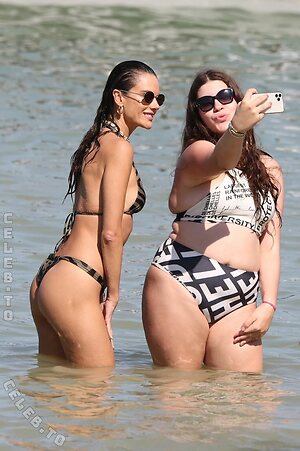 Alessandra Ambrosio photo