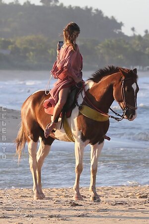 Alessandra Ambrosio Nude Leaked Photo #688