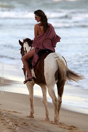 Alessandra Ambrosio Nude Leaked Photo #693