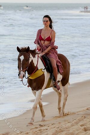 Alessandra Ambrosio photo