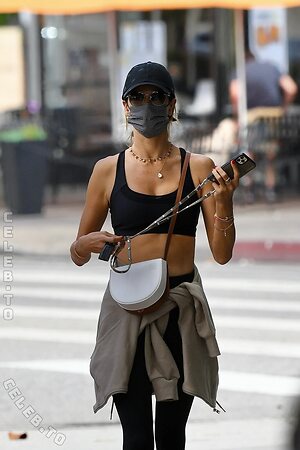 Alessandra Ambrosio photo