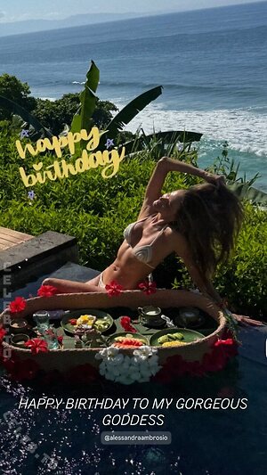 Alessandra Ambrosio photo