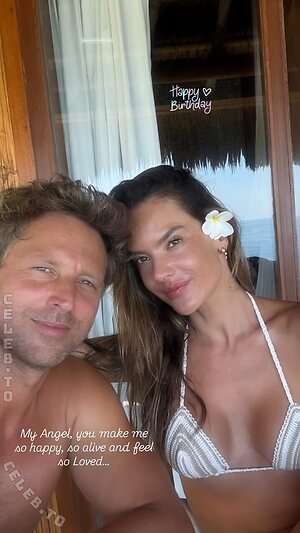 Alessandra Ambrosio Nude Photos