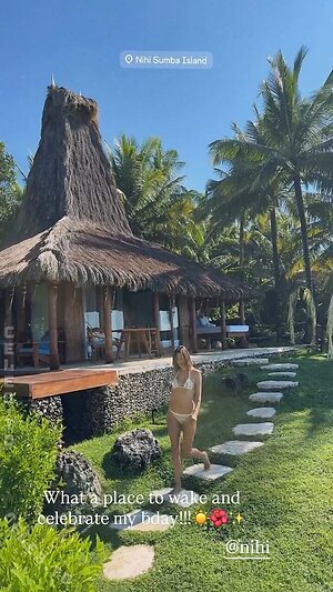 Alessandra Ambrosio photo