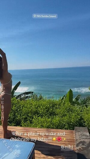 Alessandra Ambrosio photo