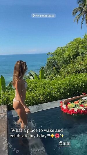 Alessandra Ambrosio photo