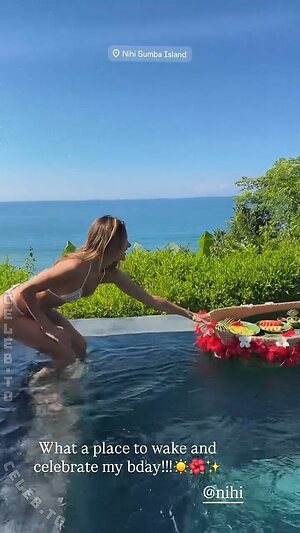 Alessandra Ambrosio photo