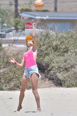 Alessandra Ambrosio photo