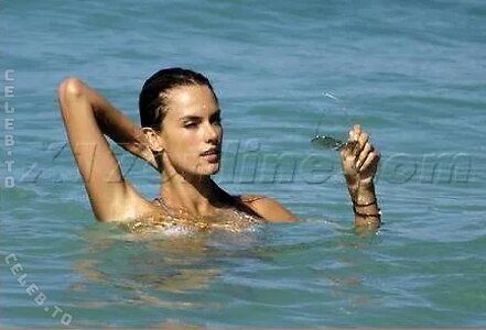 Alessandra Ambrosio photo